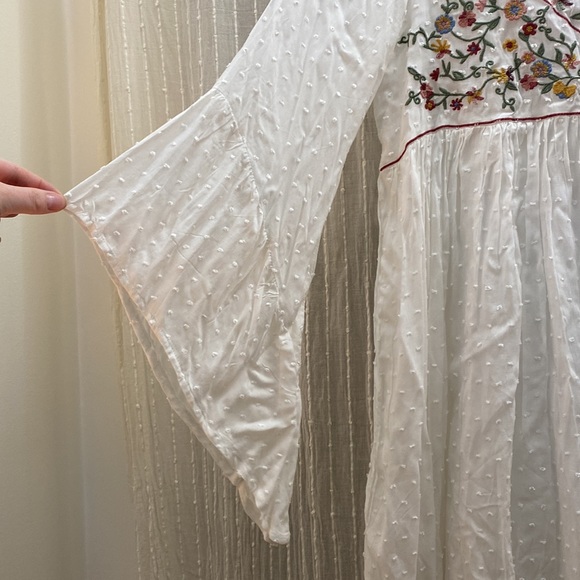 Stevie Hender White Dress with flower detailing, Size L - Picture 3 of 8